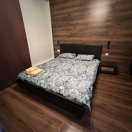 Centre E2 Отель *