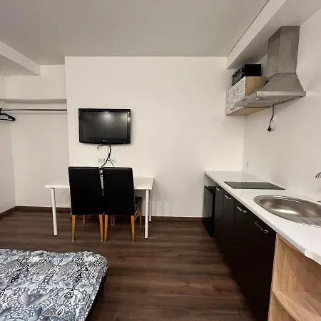 Inn Centre E2 *
