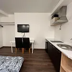 Отель Centre E2 *